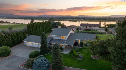 Photo of 590 Mcdonald Dr, Pasco, WA 99301 (MLS # 287715)