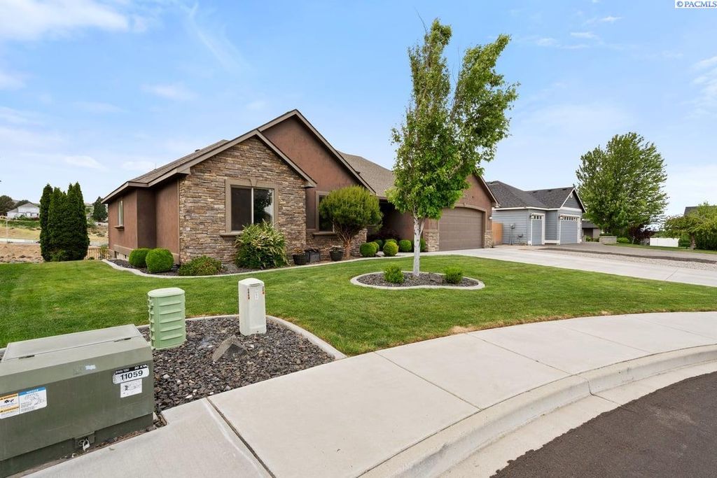Photo of 275 Canyon Rim Ct, Richland, WA 99352 (MLS # 293021)