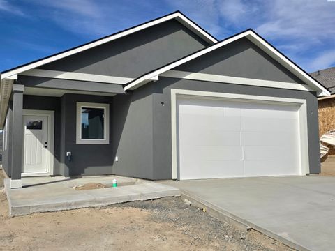 Photo of 3654 Nuthatch St, Richland, WA 99352 (MLS # 290385)