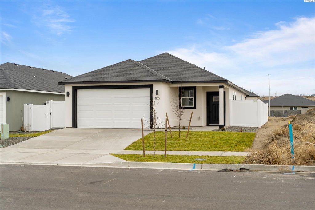 Photo of 3654 Nuthatch St, Richland, WA 99352 (MLS # 290385)