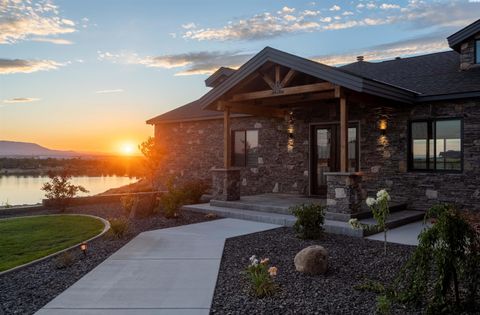 Photo of 164 Charolais Trail, Pasco, WA 99301 (MLS # 285075)