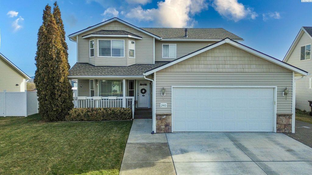 Photo of 2410 NW Robert St, Pullman, WA 99163 (MLS # 290199)