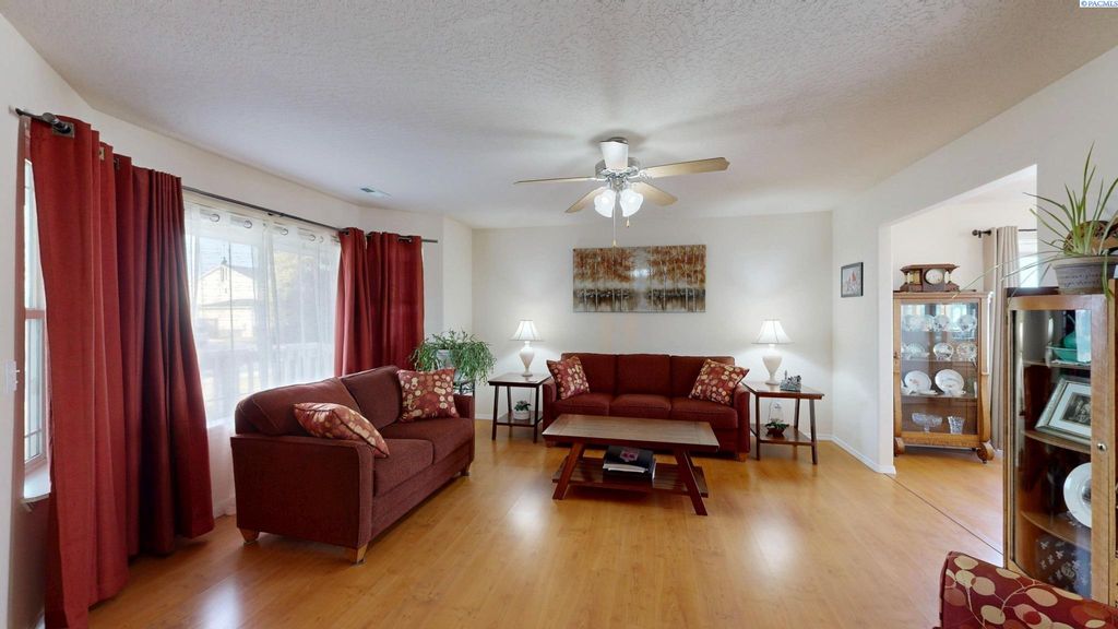 Photo of 2410 NW Robert St, Pullman, WA 99163 (MLS # 290199)