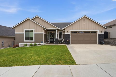 Photo of 573 Lazio Way, Richland, WA 99352 (MLS # 293305)