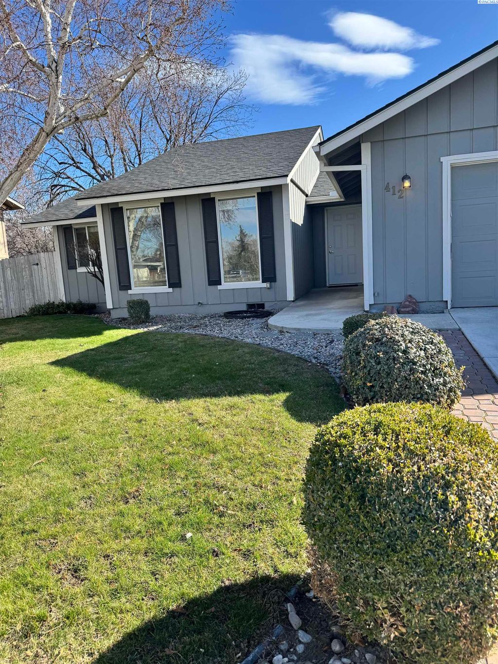 Photo of 412 N Kansas St, Kennewick, WA 99336 (MLS # 291030)