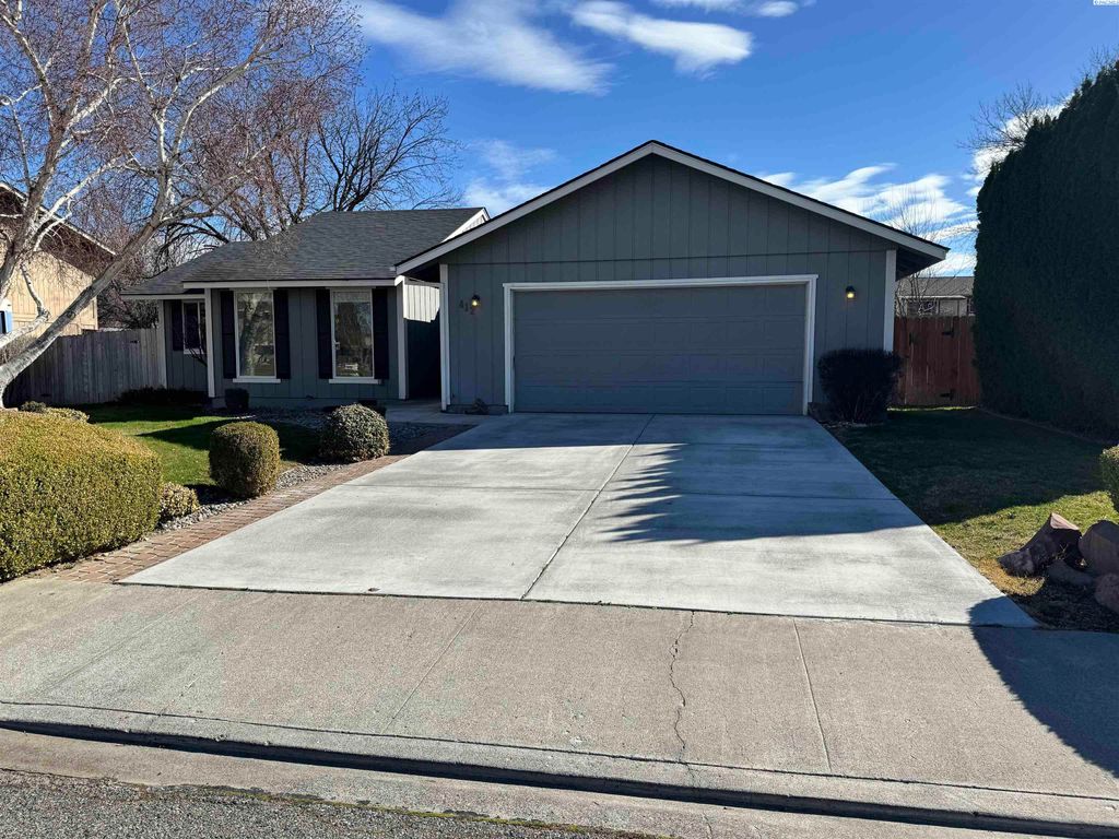Photo of 412 N Kansas St, Kennewick, WA 99336 (MLS # 291030)