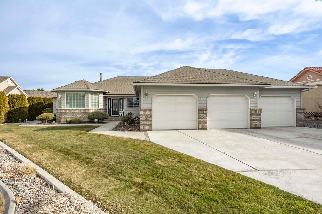 Photo of 3906 S Morain Loop, Kennewick, WA 99337 (MLS # 290915)
