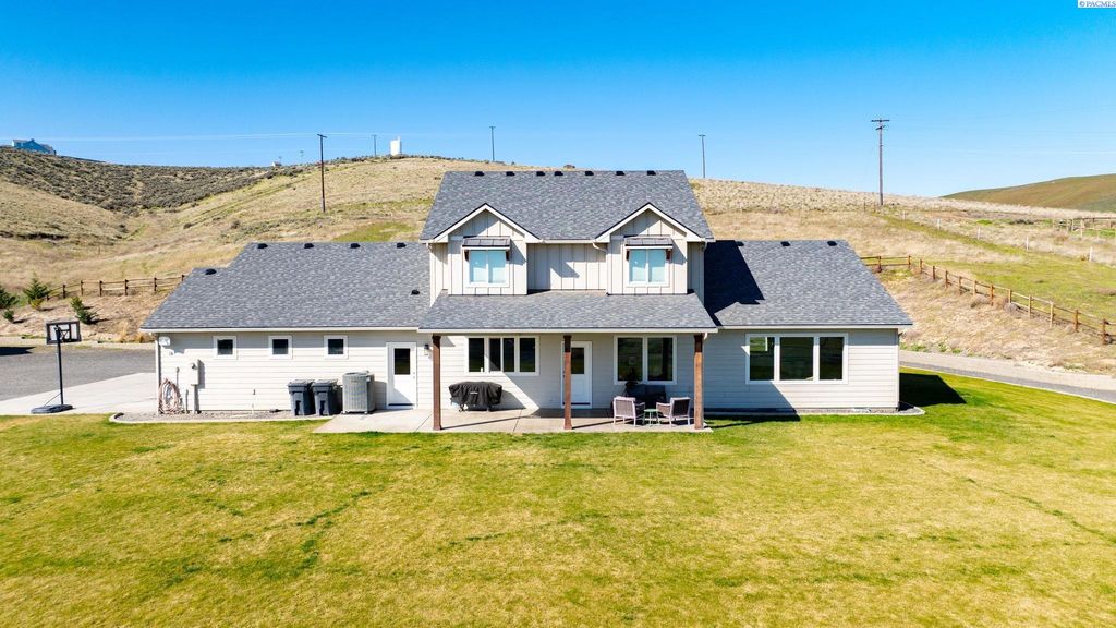 Photo of 59426 E. 95th Prse Pr, Benton City, WA 99320 (MLS # 291581)