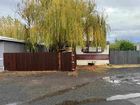 Photo of 5007 W Clearwater Ave #9, Kennewick, WA 99336 (MLS # 288475) Photo of 5007 W Clearwater Ave #9, Kennewick, WA 99336 (MLS # 288475)