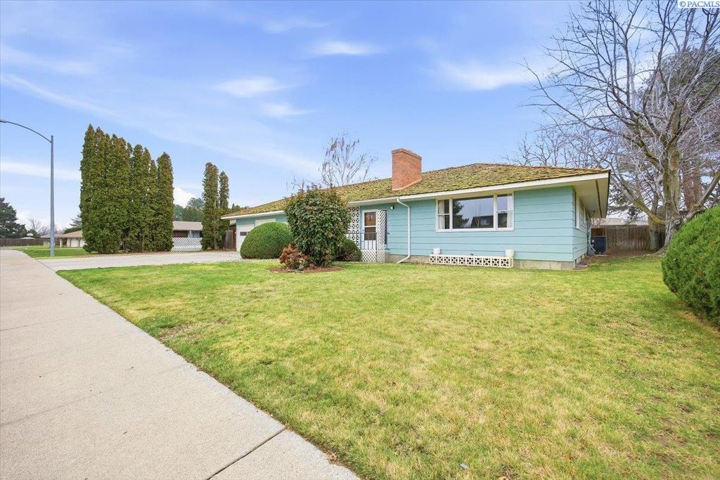 Photo of 4007 W 18th Ave, Kennewick, WA 99336 (MLS # 290326)