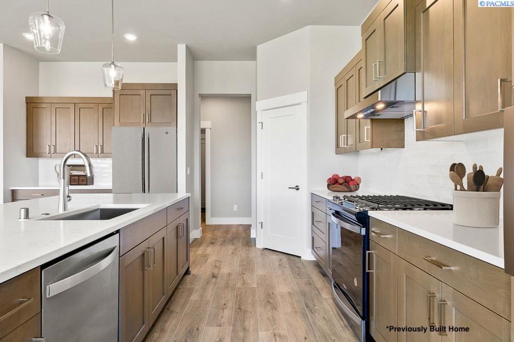 Photo of 2910 Merak Rd, Richland, WA 99354 (MLS # 292045)