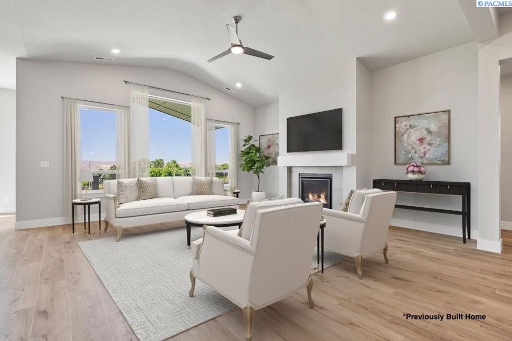 Photo of 2910 Merak Rd, Richland, WA 99354 (MLS # 292045)