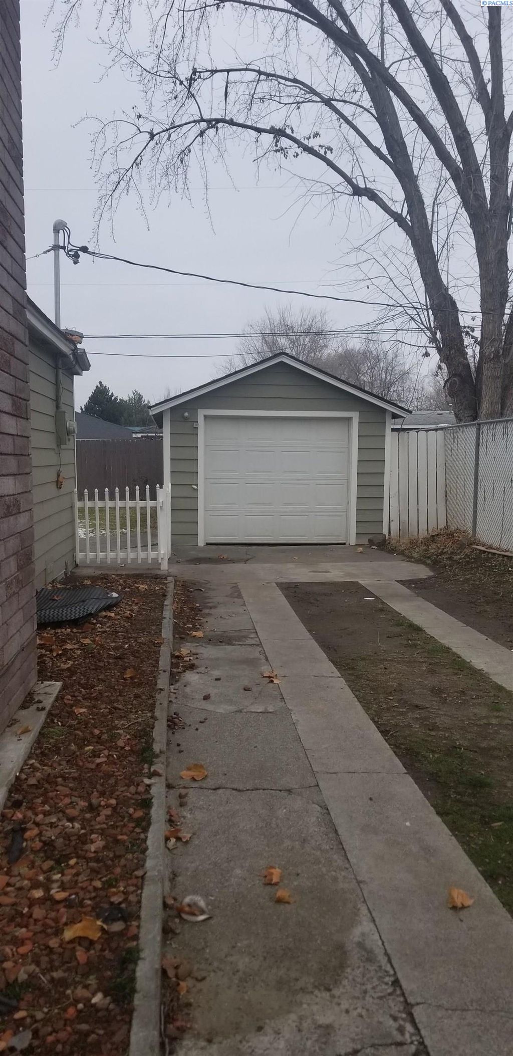 Photo of 15 E 15th Avenue, Kennewick, WA 99337 (MLS # 291166)