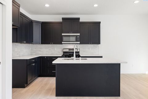 Photo of 1162 S Underwood Pl, Kennewick, WA 99337 (MLS # 289834)