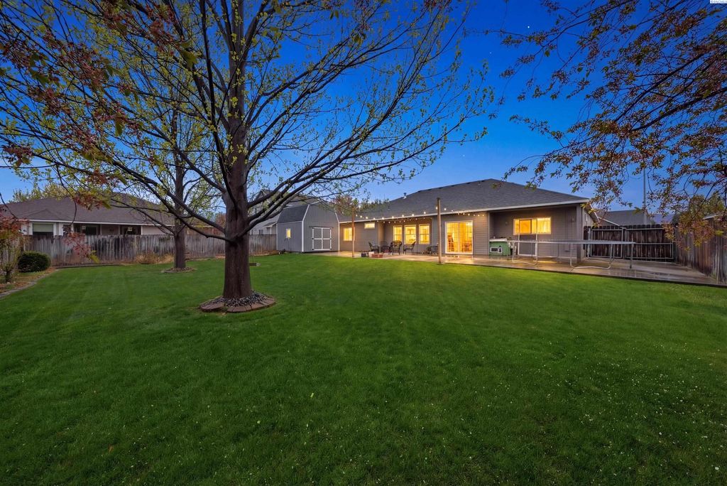 Photo of 408 Liberty Lane, Richland, WA 99352 (MLS # 291780)