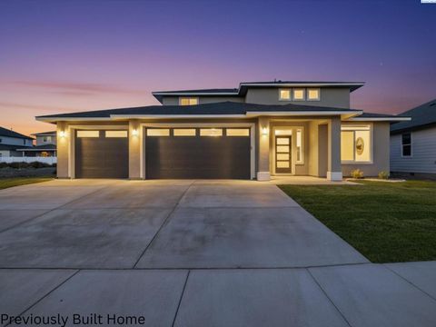 Photo of 8809 Silver Mound Dr, Pasco, WA 99301 (MLS # 293162)