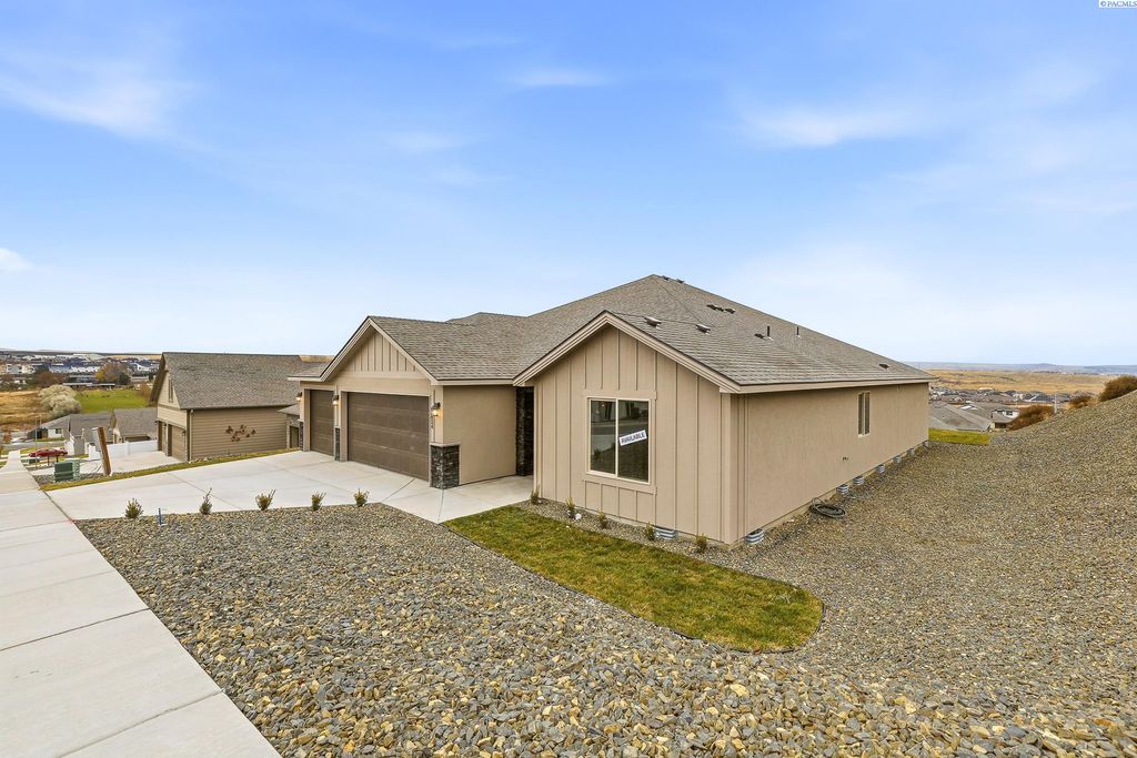 Photo of 2834 S Penn St, Kennewick, WA 99338 (MLS # 291146)