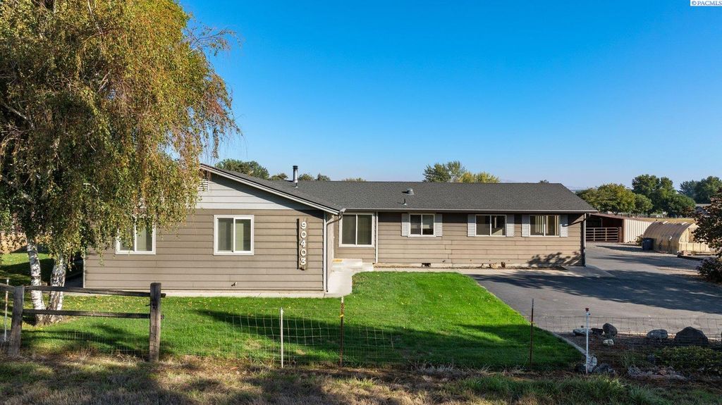 Photo of 90403 W Hess Road, Prosser, WA 99350 (MLS # 289635)