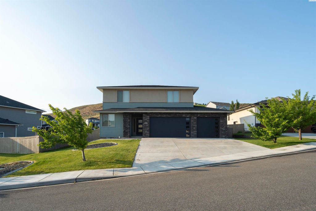 Photo of 4841 Tillamook Dr, Richland, WA 99352 (MLS # 291702)