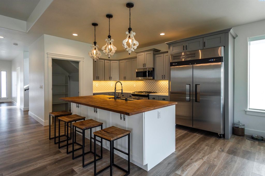 Photo of 4841 Tillamook Dr, Richland, WA 99352 (MLS # 291702)