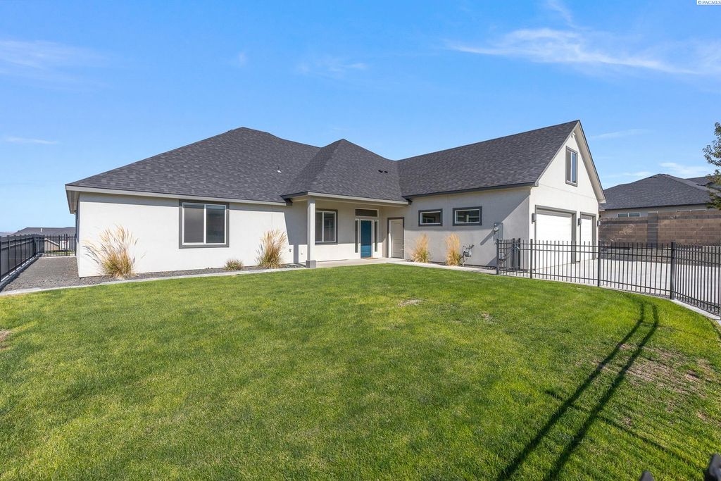 Photo of 6631 Collins Rd, West Richland, WA 99353 (MLS # 290981)