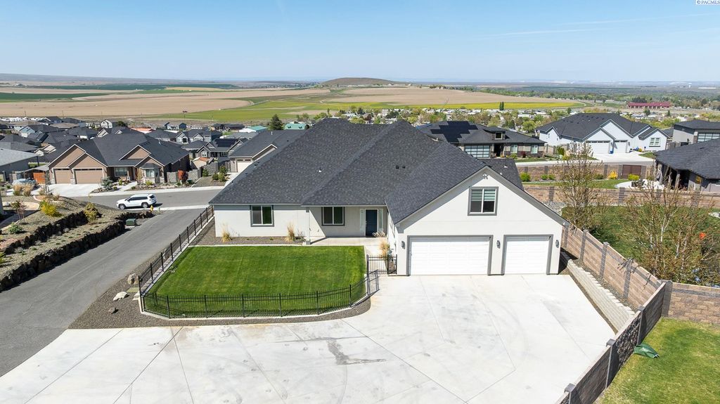 Photo of 6631 Collins Rd, West Richland, WA 99353 (MLS # 290981)