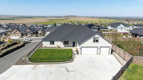 Photo of 6631 Collins Rd, West Richland, WA 99353 (MLS # 290981)