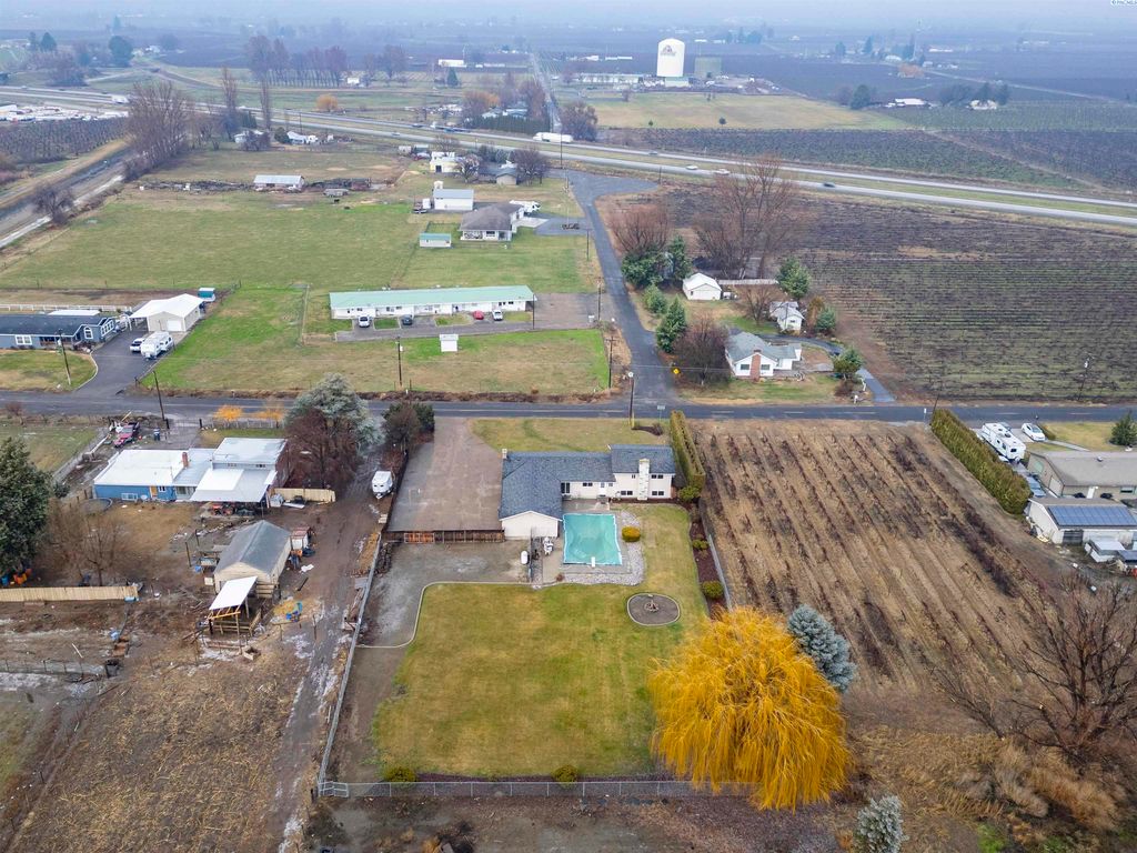 Photo of 790 Bonnieview Road, Grandview, WA 98930 (MLS # 289650)