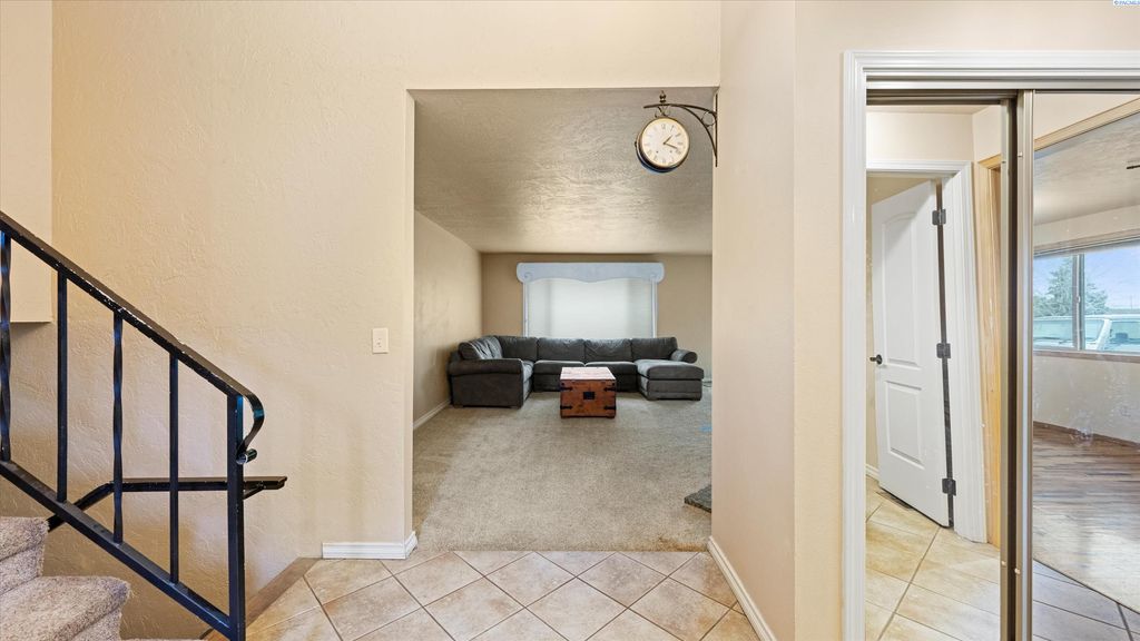 Photo of 803 N Quillan Street, Kennewick, WA 99336 (MLS # 289168)