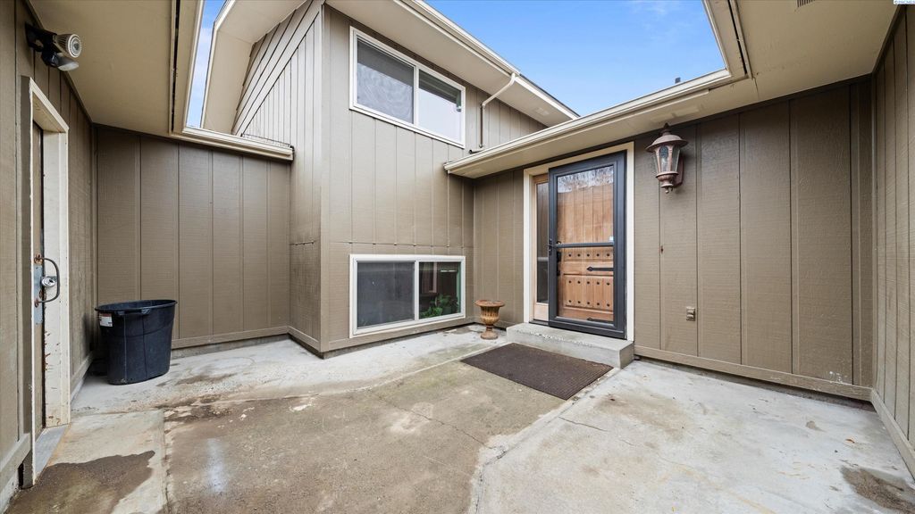 Photo of 803 N Quillan Street, Kennewick, WA 99336 (MLS # 289168)