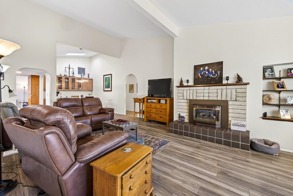 Photo of 1928 Meadows Dr North Dr, Richland, WA 99352 (MLS # 289591)