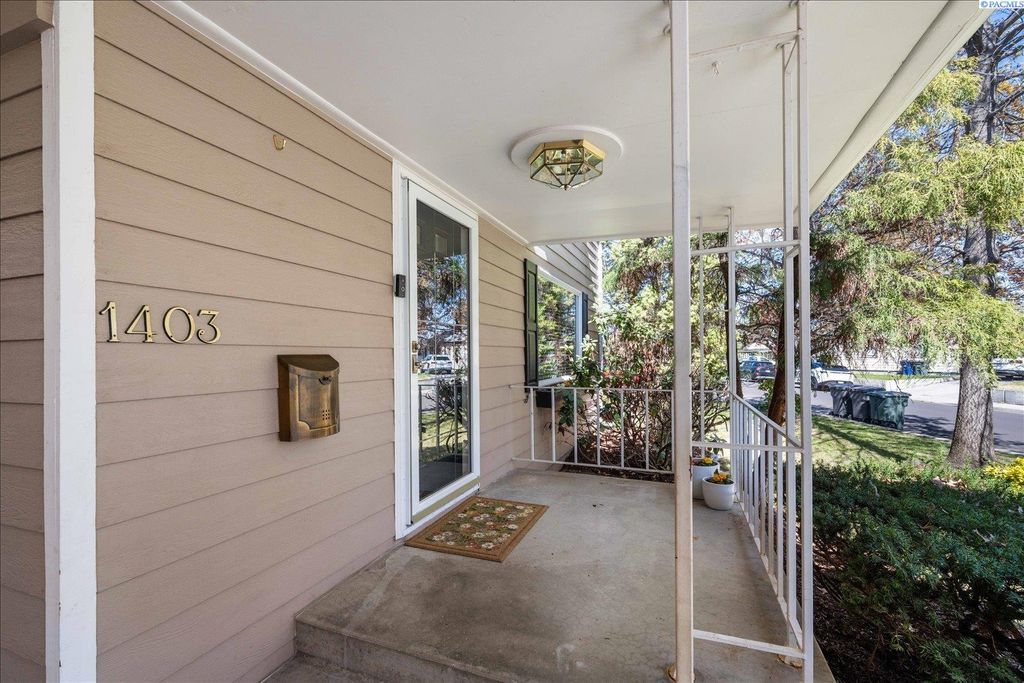 Photo of 1403 Kimball Ave, Richland, WA 99354 (MLS # 291980)