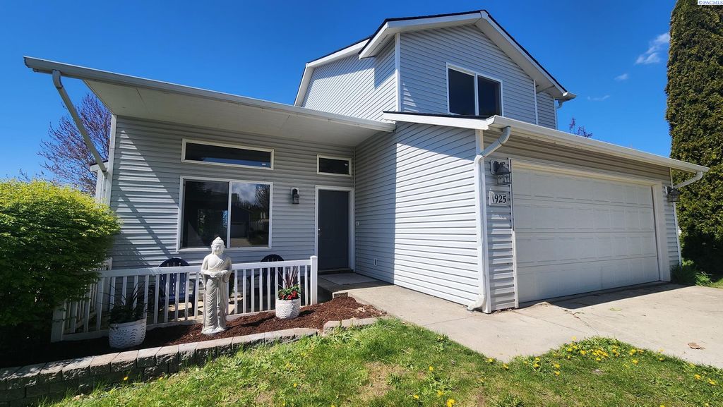 Photo of 1925 NW Arcadia Dr, Pullman, WA 99163 (MLS # 292532)