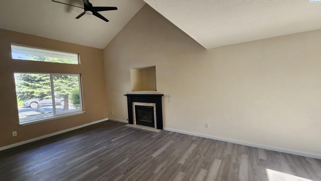 Photo of 1925 NW Arcadia Dr, Pullman, WA 99163 (MLS # 292532)