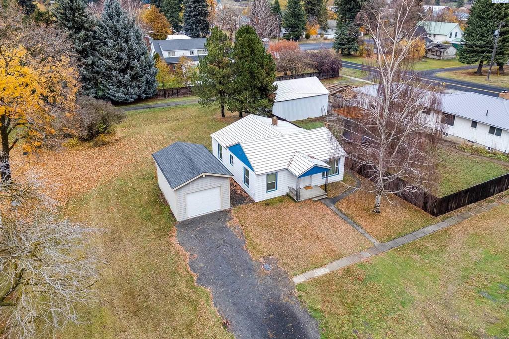 Photo of 306 W Pearl St, Oakesdale, WA 99158 (MLS # 288705)