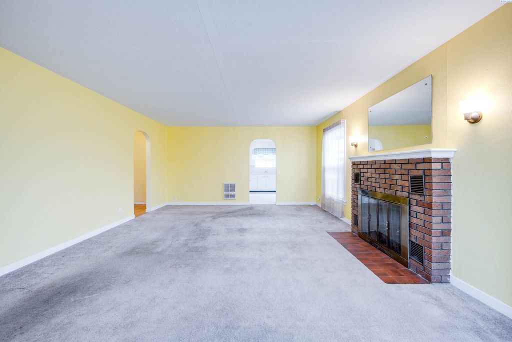 Photo of 306 W Pearl St, Oakesdale, WA 99158 (MLS # 288705)