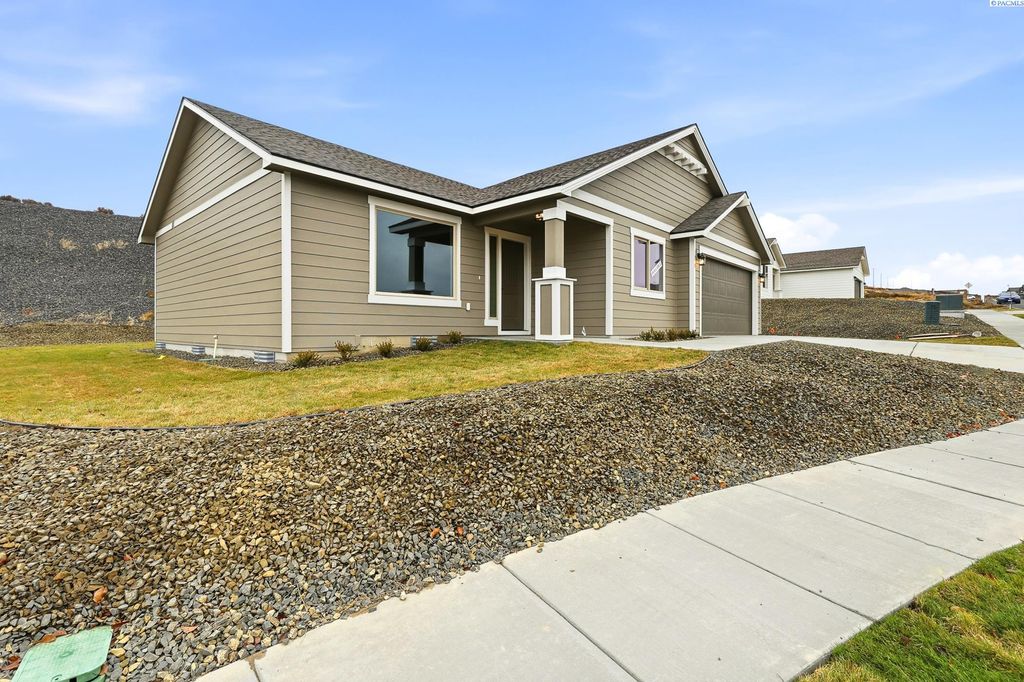 Photo of 6650 W 28th Ave, Kennewick, WA 99338 (MLS # 289236)