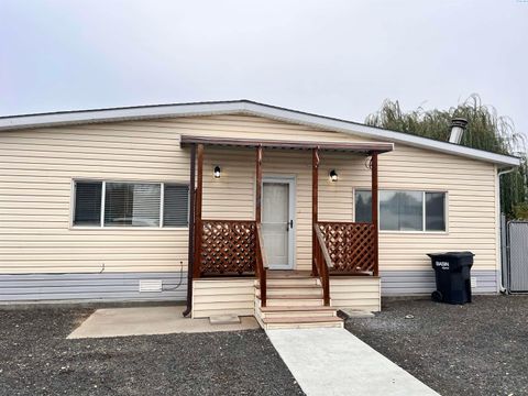 Photo of 414 N 23rd Ave, Pasco, WA 99301 (MLS # 289054)