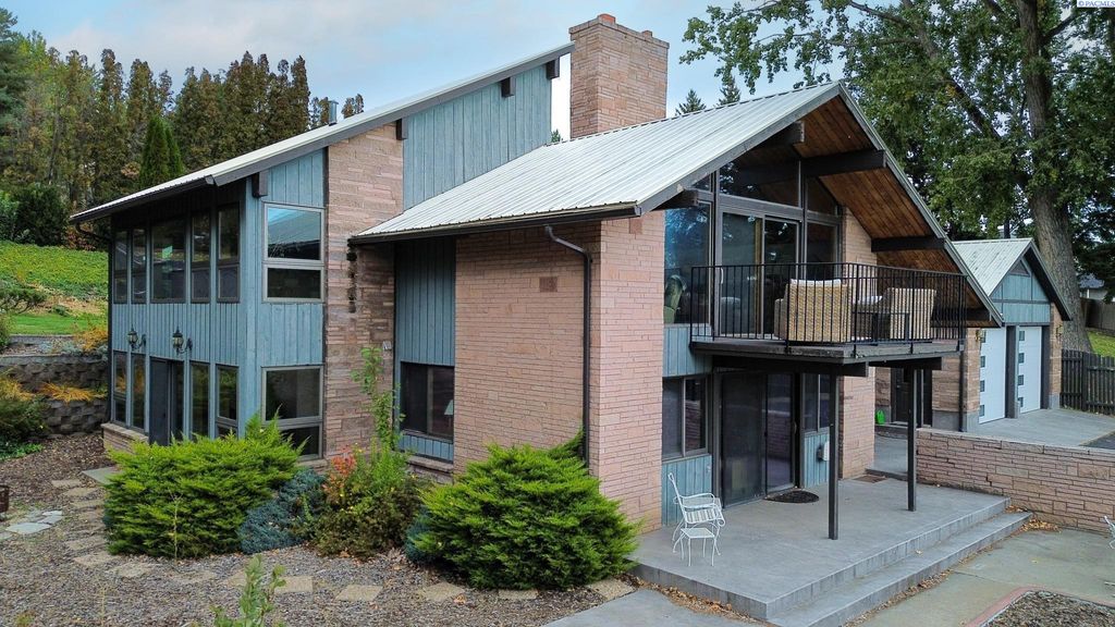 Photo of 2250 S Grand Ave, Pullman, WA 99163 (MLS # 288364)