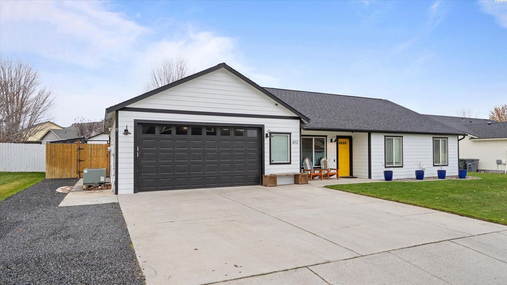 Photo of 612 Sedgwick Dr, Richland, WA 99352 (MLS # 290430)