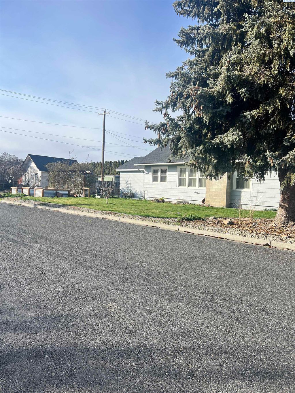 Photo of 619 Court St, Prosser, WA 99350 (MLS # 291110)