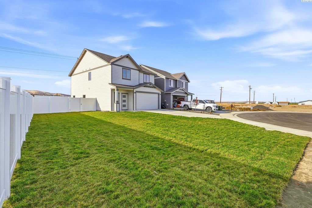 Photo of 7681 Grapevine Ct, West Richland, WA 99353 (MLS # 289082)