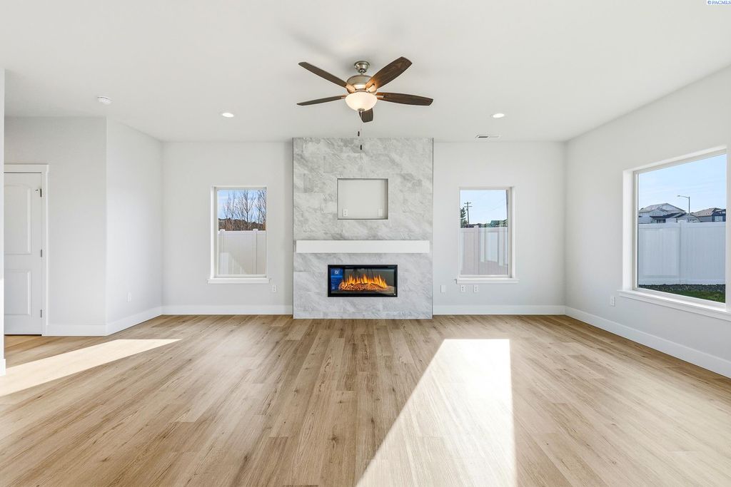 Photo of 7681 Grapevine Ct, West Richland, WA 99353 (MLS # 289082)