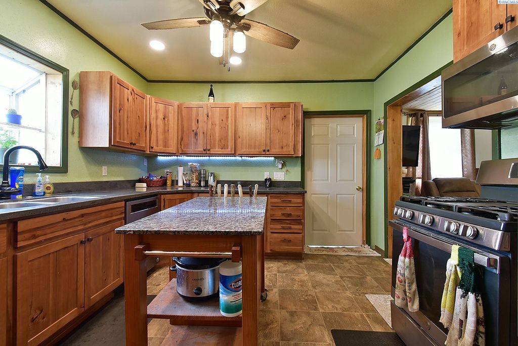 Photo of 132 2nd Street, Diamond, WA 99111 (MLS # 284915)