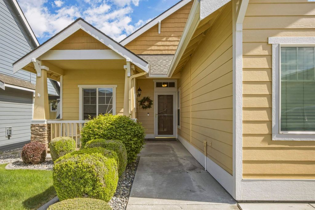 Photo of 7912 W 21st Ave, Kennewick, WA 99338 (MLS # 292222)