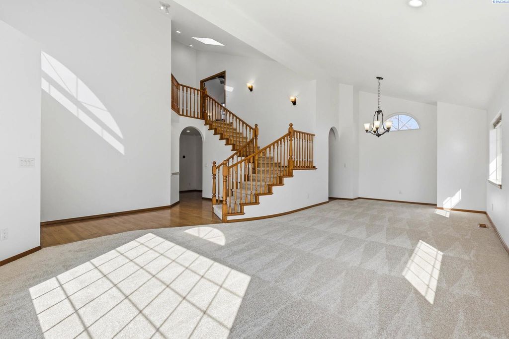 Photo of 8818 W Grand Ronde Ave, Kennewick, WA 99336 (MLS # 291066)