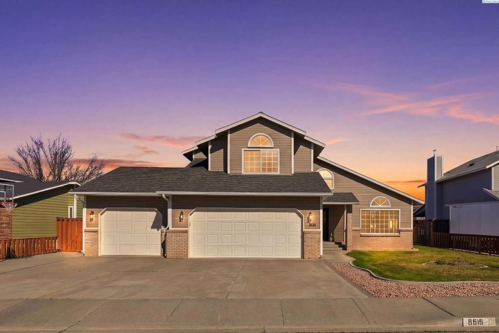 Photo of 8818 W Grand Ronde Ave, Kennewick, WA 99336 (MLS # 291066)