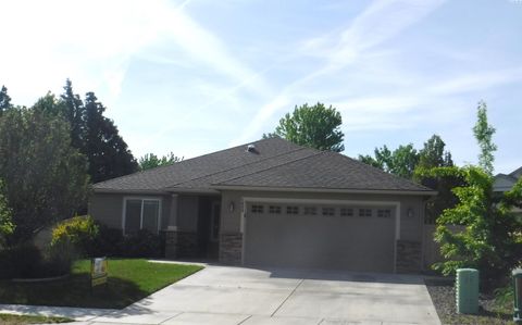 Photo of 1080 N Montana St, Kennewick, WA 99336 (MLS # 293140)