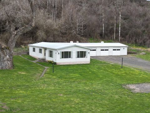 Photo of 301 Klemgard Rd, Pullman, WA 99163 (MLS # 291725)