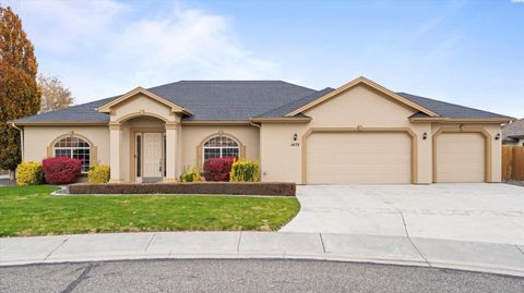Photo of 1472 Chardonnay Dr, Richland, WA 99352 (MLS # 288816)
